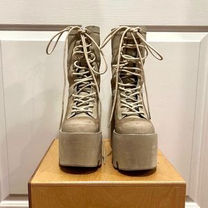 Club Exx Field Girl Traitor Boots